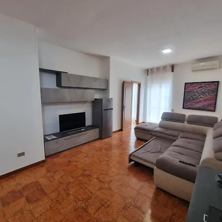 アパート Aradeo Apartments *