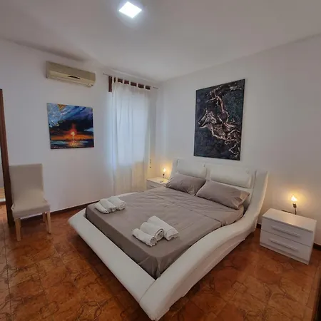 Aradeo Apartments Apartman *
